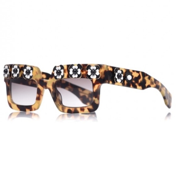 PRADA Tortoise Shell / Grey
Gradient SPR25P Flower Poeme Square LIKE NEW w case - Picture 4 of 14